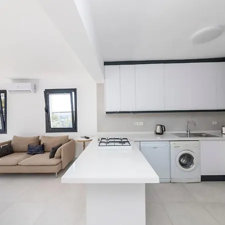 Modern With Garden And Terrace Near Beach In The Heart Of Bodrum