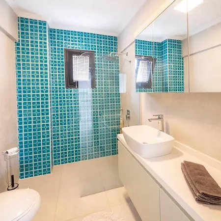Modern With Garden And Terrace Near Beach In The Heart Of Vilă *